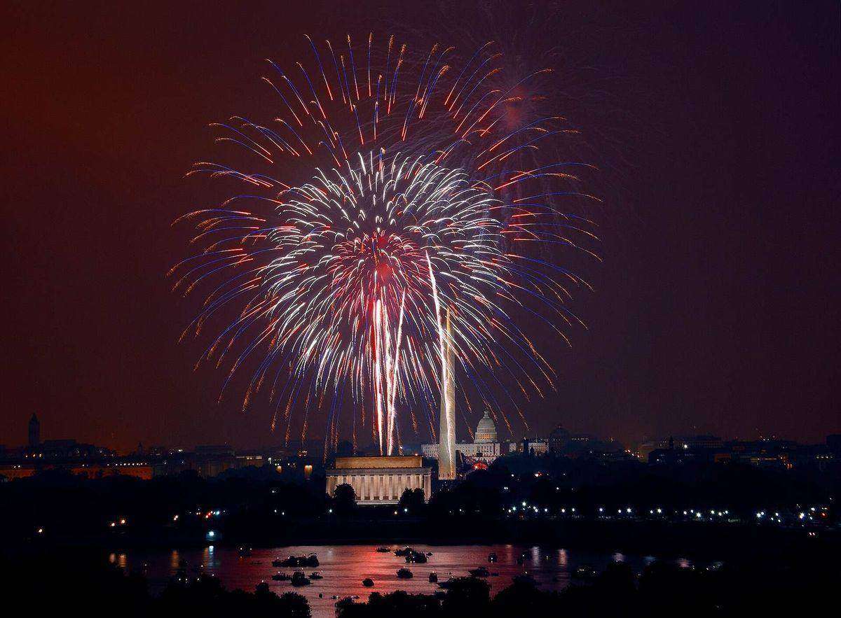 Fireworks over the National Mall with the Washington Monument